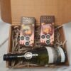 Pack vino blanco mas 2 chocolates internacionales